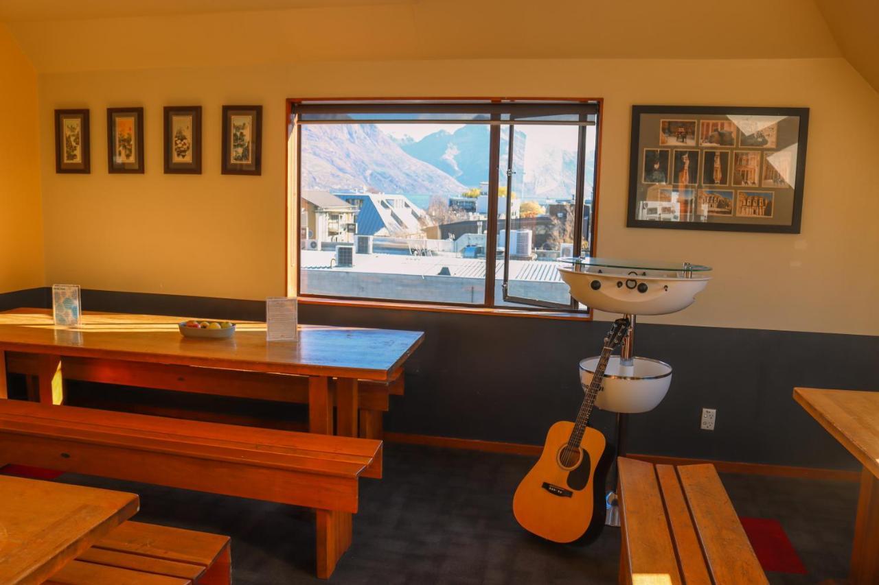 Adventure Queenstown Hostel Exteriör bild
