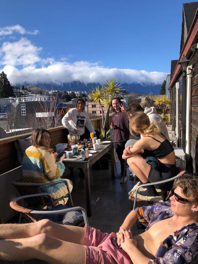 Adventure Queenstown Hostel Exteriör bild